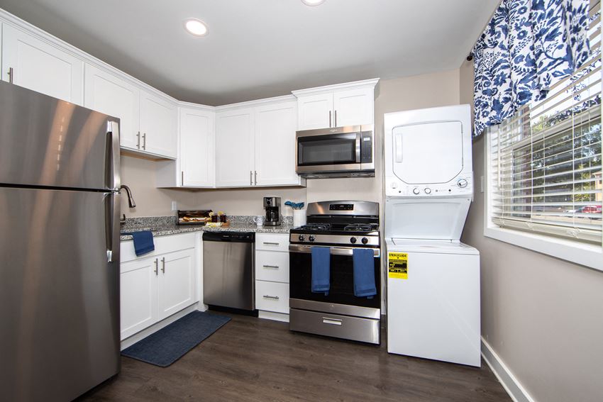 Crystal Lakes Apartments, 3501 Meadowdale Boulevard, Richmond, VA RentCafe